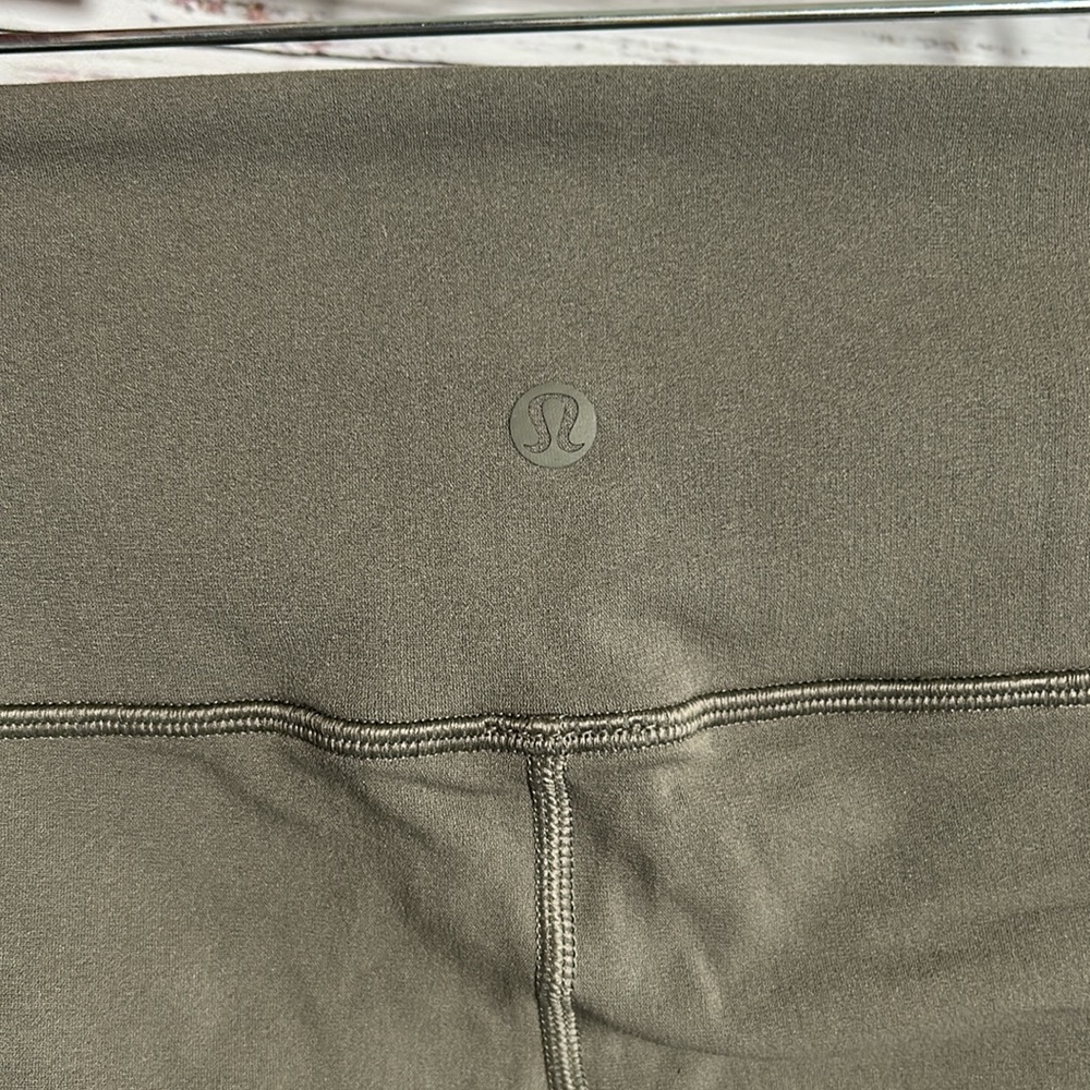 Lululemon Reveal Tight *Mindful Motion Carbon Dust Size 4 - Picture 13 of 16